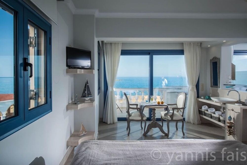 Pyrgos Blue — Hotel rooms in Malia