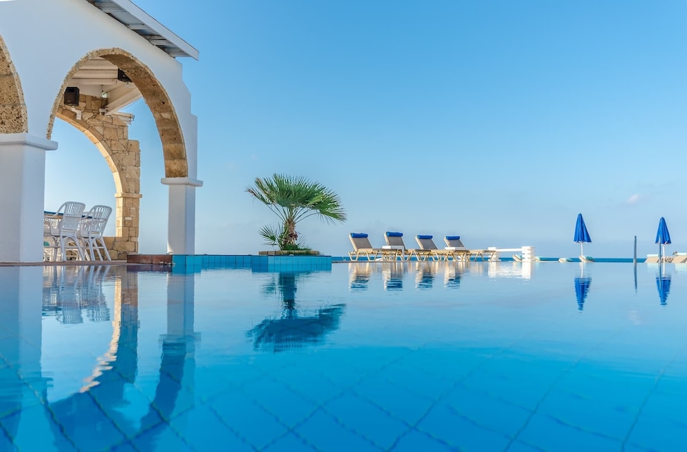 Pyrgos Blue — Swimming pool in Malia