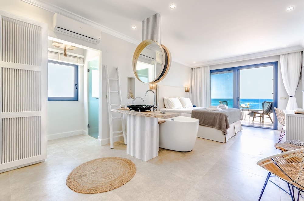 Pyrgos Blue — Hotel rooms in Malia