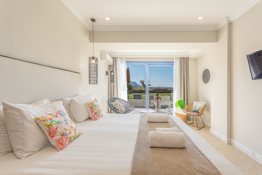 Pyrgos Blue — Hotel rooms in Malia