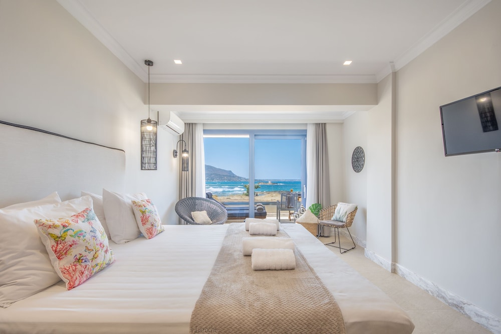 Pyrgos Blue — Hotel rooms in Malia