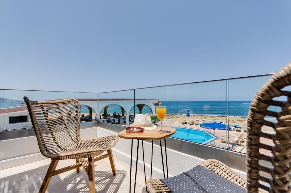 Pyrgos Blue — Hotel rooms in Malia
