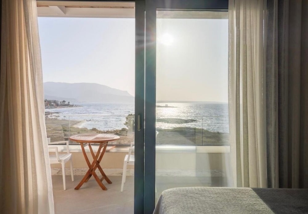 Pyrgos Blue — Hotel rooms in Malia