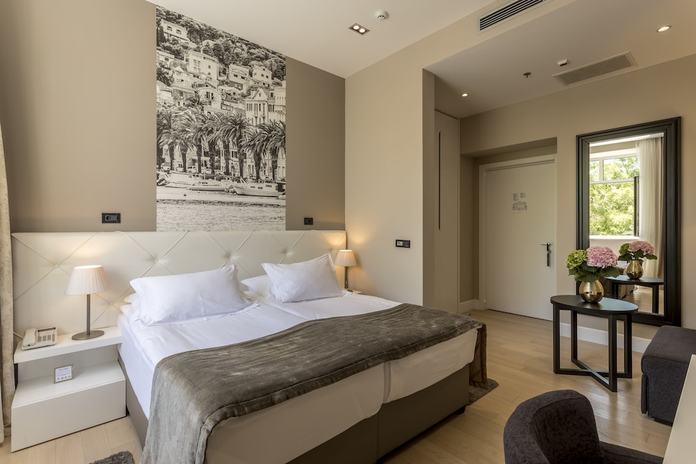 Cornaro Hotel — Hotel rooms in Split, Split-Dalmatia