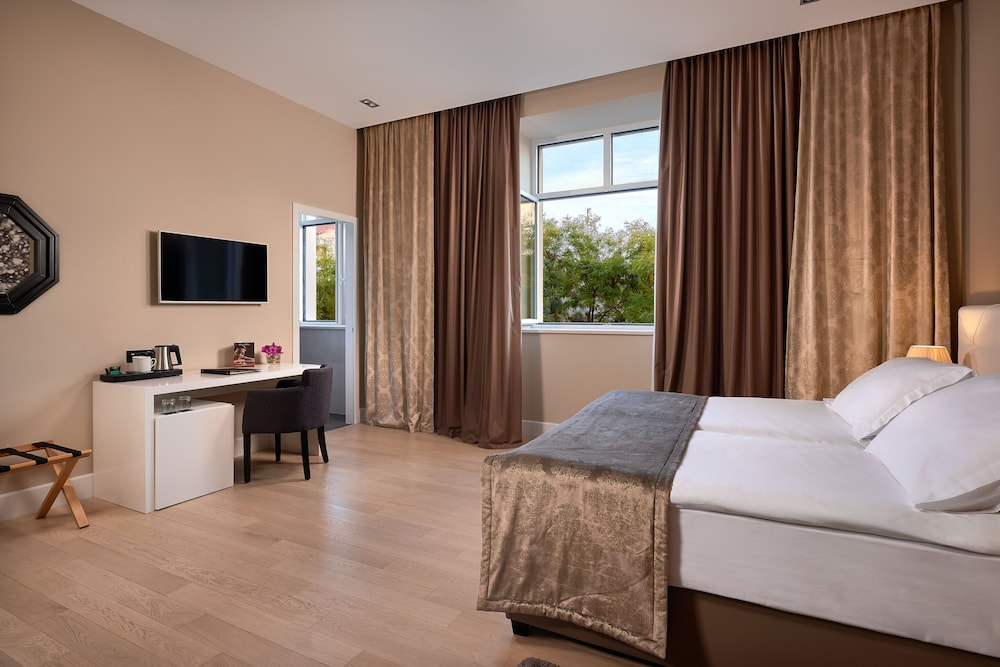 Cornaro Hotel — Hotel rooms in Split, Split-Dalmatia