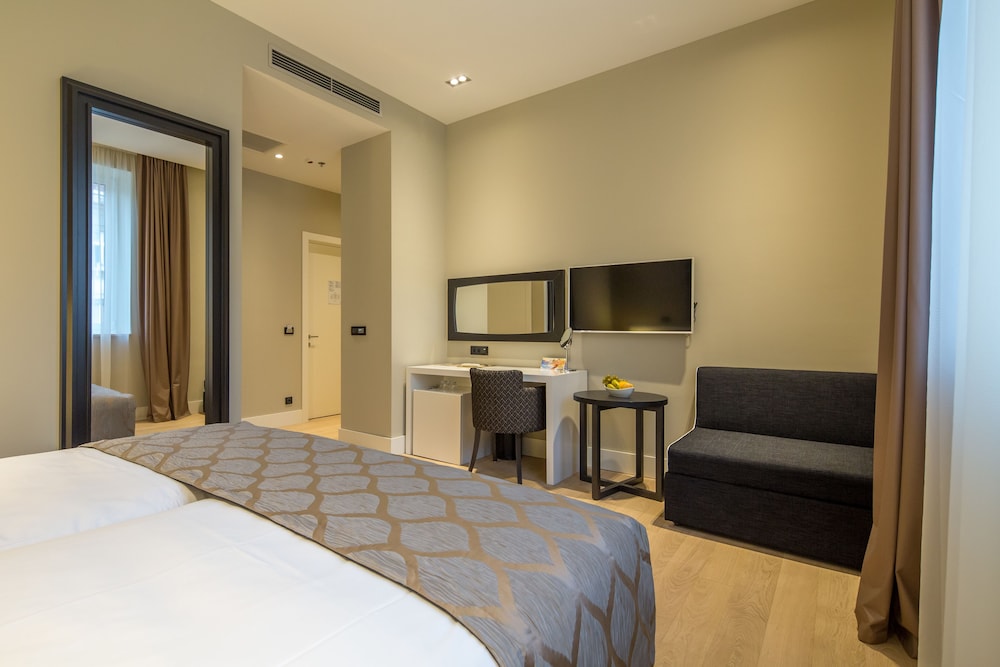 Cornaro Hotel — Hotel rooms in Split, Split-Dalmatia