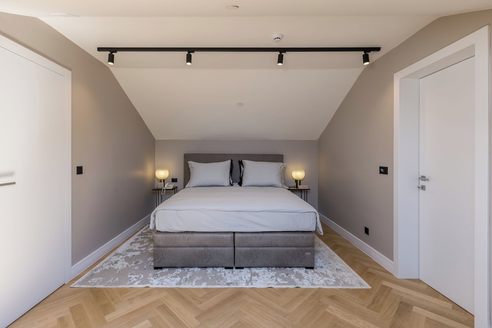 Cornaro Hotel — Hotel rooms in Split, Split-Dalmatia