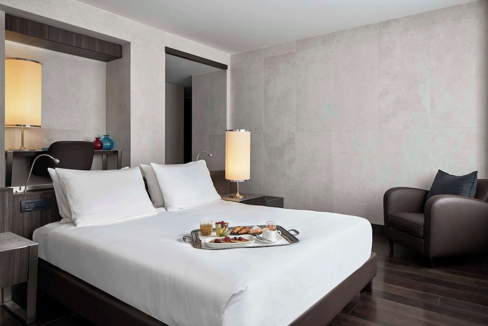 Hyatt Centric Milan Centrale — Hotel rooms in Milan, Lombardy