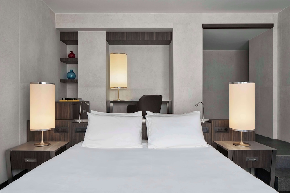 Hyatt Centric Milan Centrale — Hotel rooms in Milan, Lombardy