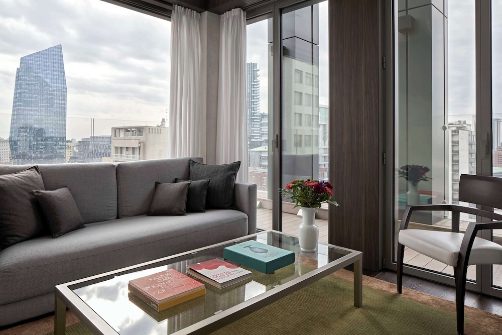Hyatt Centric Milan Centrale — Hotel rooms in Milan, Lombardy
