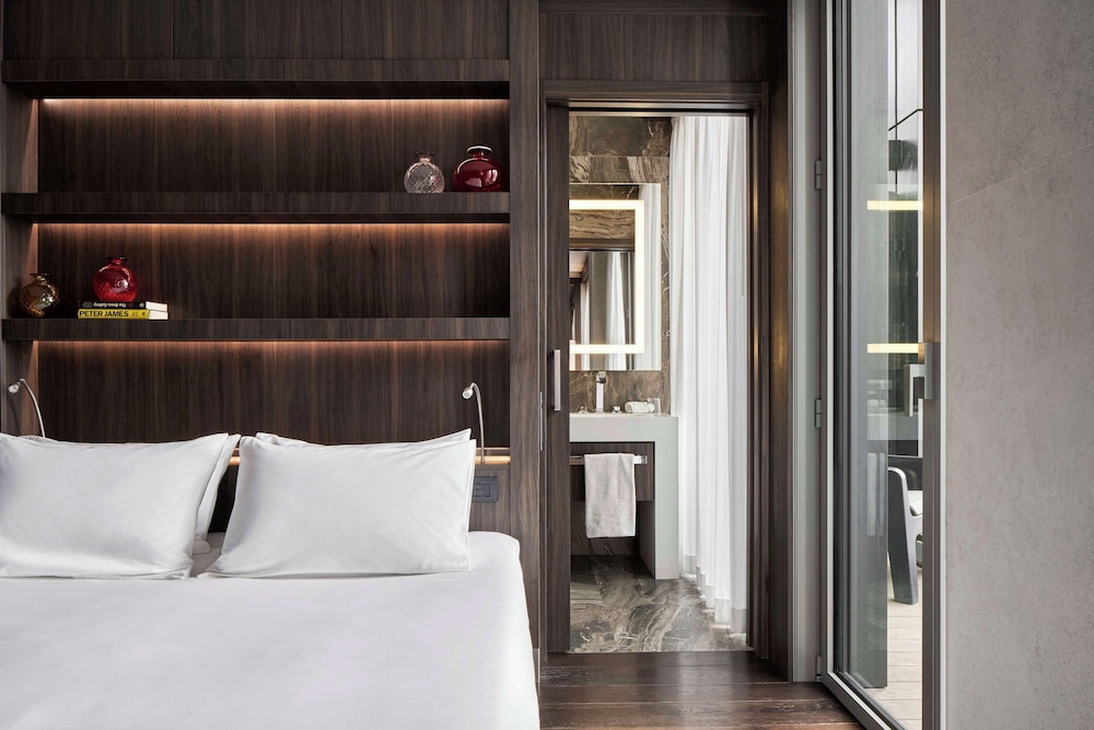 Hyatt Centric Milan Centrale — Hotel rooms in Milan, Lombardy