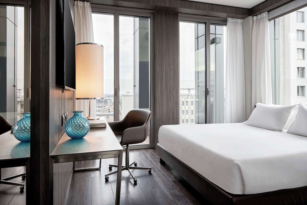 Hyatt Centric Milan Centrale — Hotel rooms in Milan, Lombardy