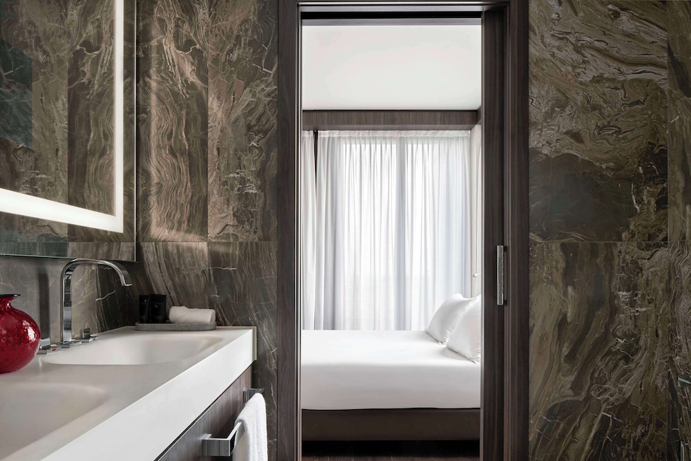 Hyatt Centric Milan Centrale — Hotel rooms in Milan, Lombardy