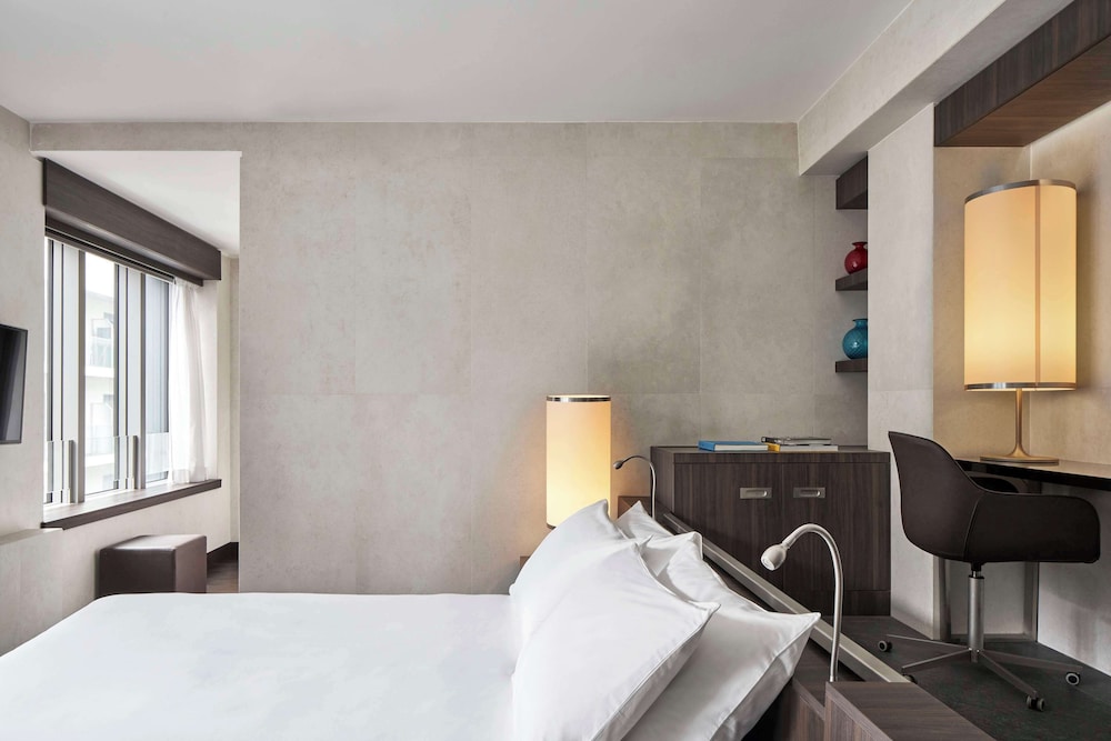 Hyatt Centric Milan Centrale — Hotel rooms in Milan, Lombardy
