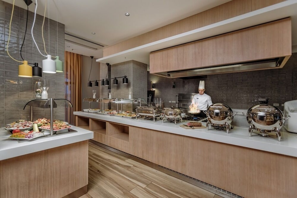 Crowne Plaza Budva by IHG — Restaurant & bars in Budva, Budva Municipality