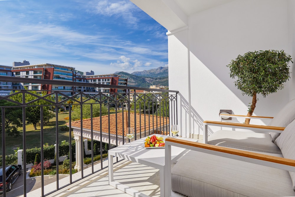 Crowne Plaza Budva by IHG — Hotel rooms in Budva, Budva Municipality