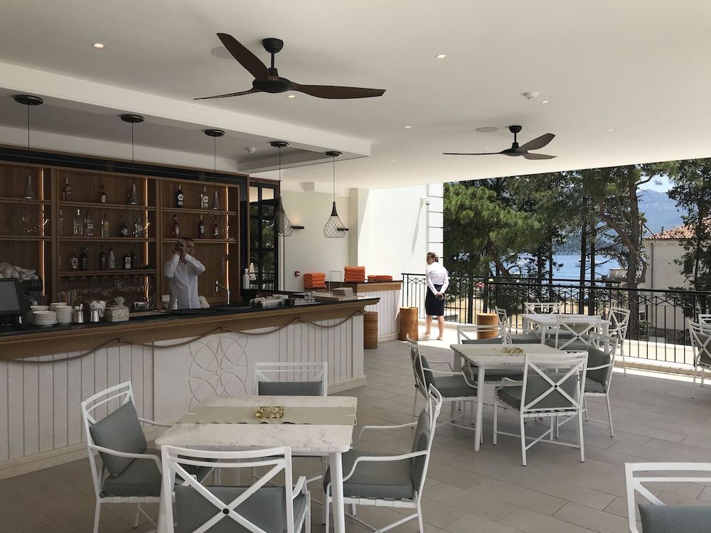 Crowne Plaza Budva by IHG — Restaurant & bars in Budva, Budva Municipality