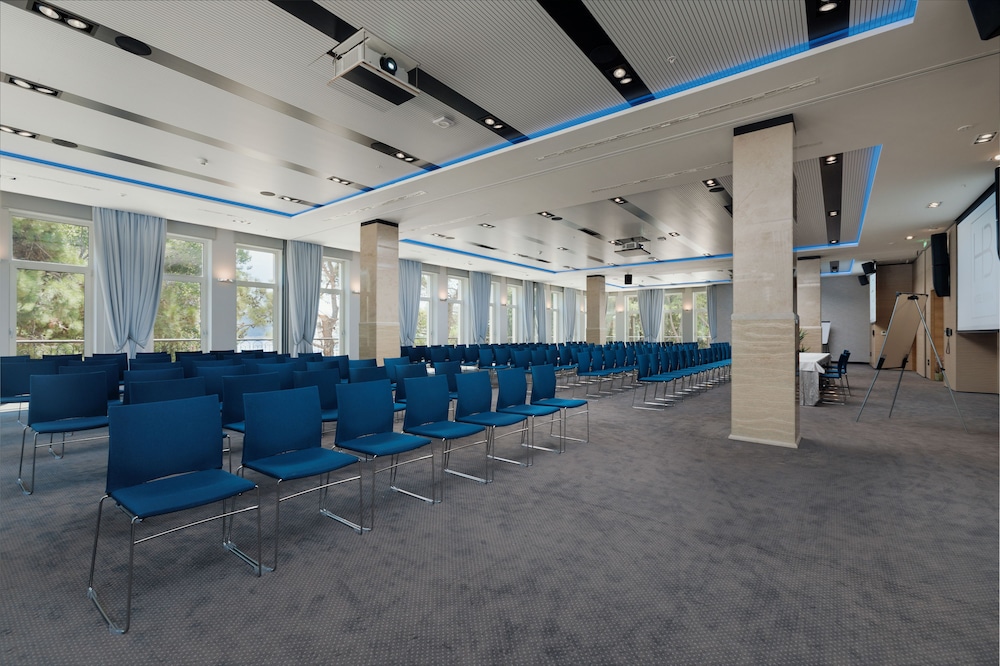 Crowne Plaza Budva by IHG — Hotel building in Budva, Budva Municipality