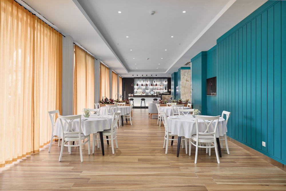 Crowne Plaza Budva by IHG — Restaurant & bars in Budva, Budva Municipality