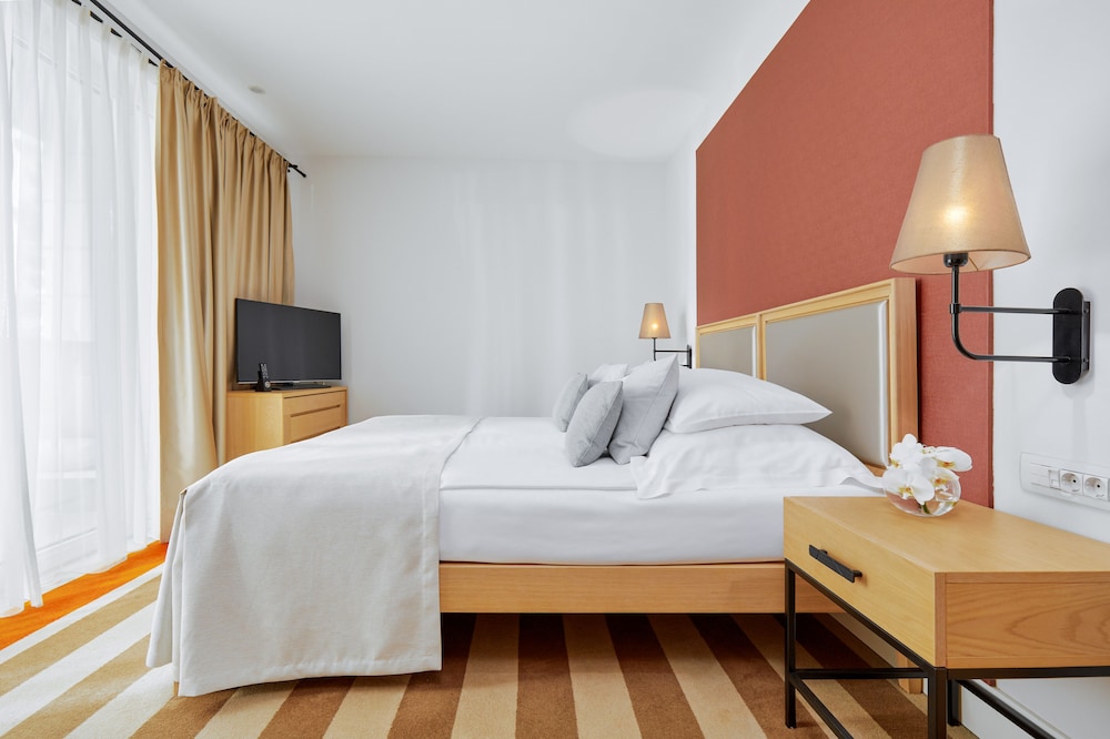 Crowne Plaza Budva by IHG — Hotel rooms in Budva, Budva Municipality
