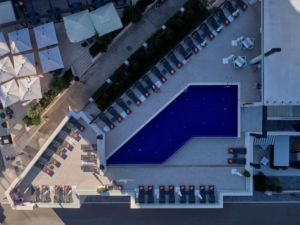 Crowne Plaza Budva by IHG — Swimming pool in Budva, Budva Municipality