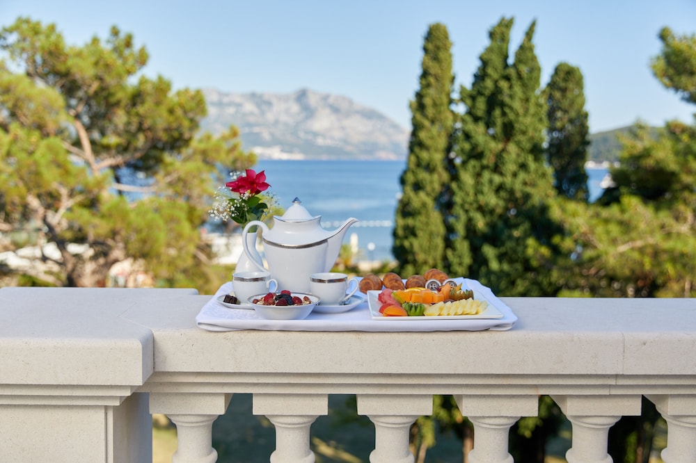 Crowne Plaza Budva by IHG — Restaurant & bars in Budva, Budva Municipality