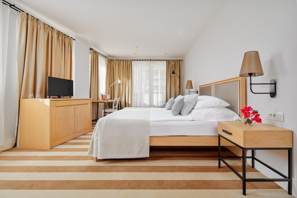Crowne Plaza Budva by IHG — Hotel rooms in Budva, Budva Municipality