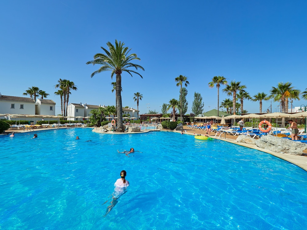 BQ Alcudia Sun Village - All Inclusive — Swimming pool in Playa de Muro, Balearic Islands