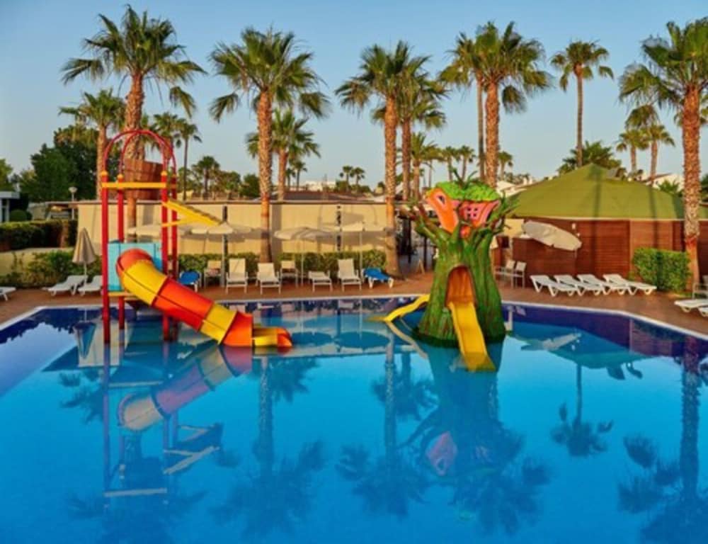 BQ Alcudia Sun Village - All Inclusive — Swimming pool in Playa de Muro, Balearic Islands