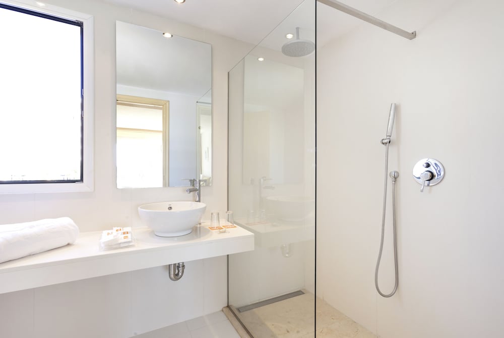 BQ Alcudia Sun Village - All Inclusive — Hotel rooms in Playa de Muro, Balearic Islands