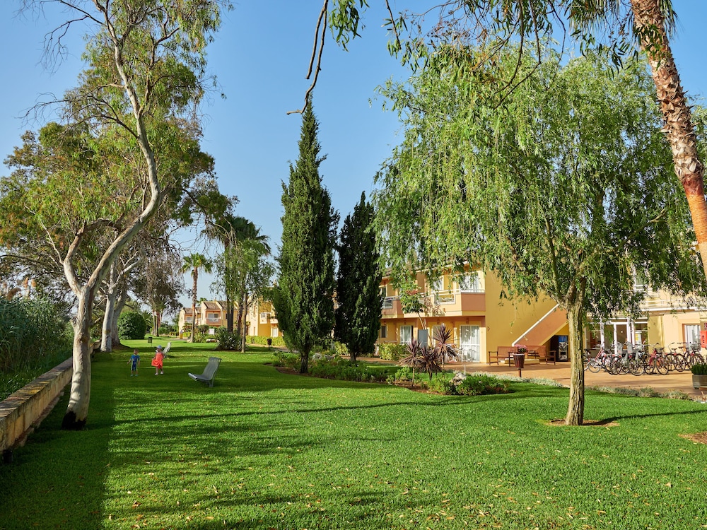BQ Alcudia Sun Village - All Inclusive — Hotel building in Playa de Muro, Balearic Islands