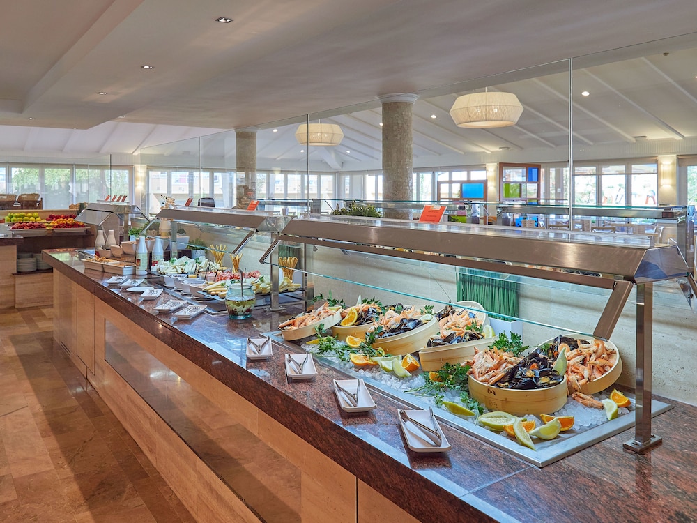 BQ Alcudia Sun Village - All Inclusive — Restaurant & bars in Playa de Muro, Balearic Islands