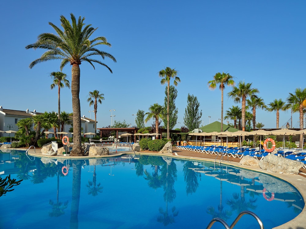 BQ Alcudia Sun Village - All Inclusive — Swimming pool in Playa de Muro, Balearic Islands
