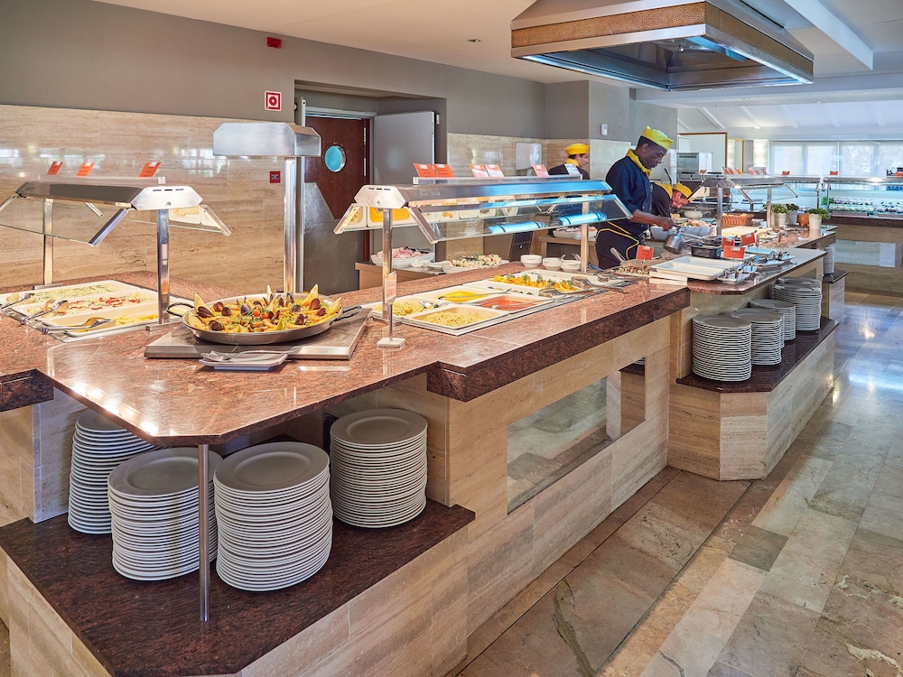 BQ Alcudia Sun Village - All Inclusive — Restaurant & bars in Playa de Muro, Balearic Islands