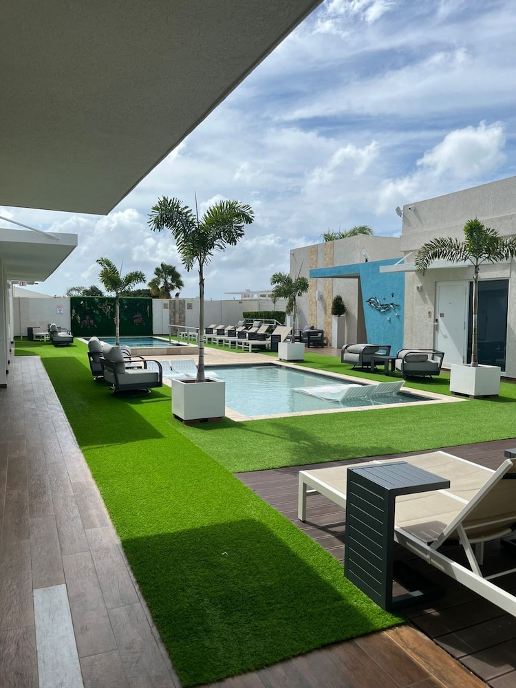 Aruba Boutique & Art Hotel, Adults Only — Swimming pool in Noord, Aruba