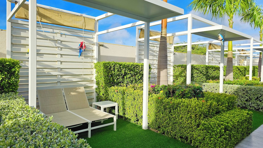 Aruba Boutique & Art Hotel, Adults Only — Hotel building in Noord, Aruba