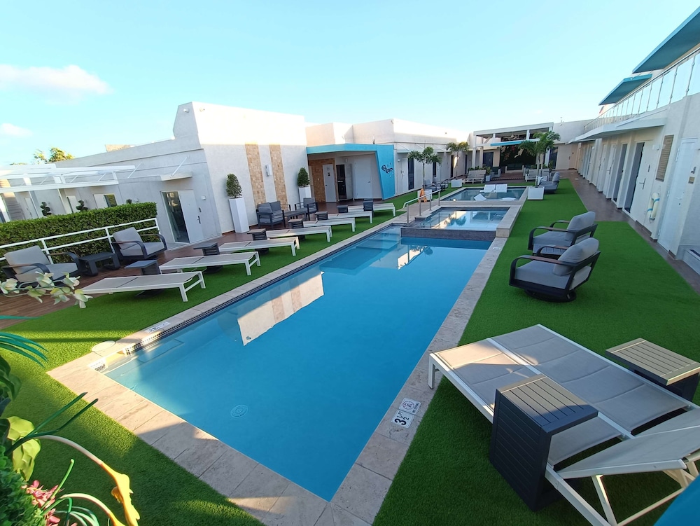 Aruba Boutique & Art Hotel, Adults Only — Swimming pool in Noord, Aruba