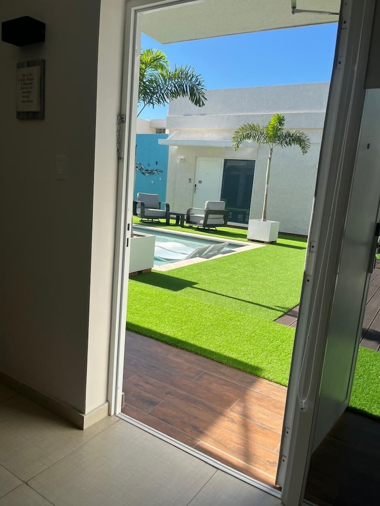 Aruba Boutique & Art Hotel, Adults Only — Swimming pool in Noord, Aruba