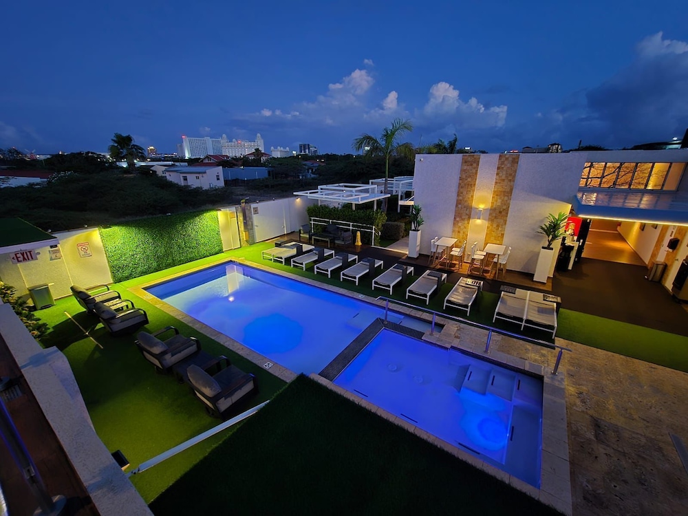 Aruba Boutique & Art Hotel, Adults Only — Swimming pool in Noord, Aruba