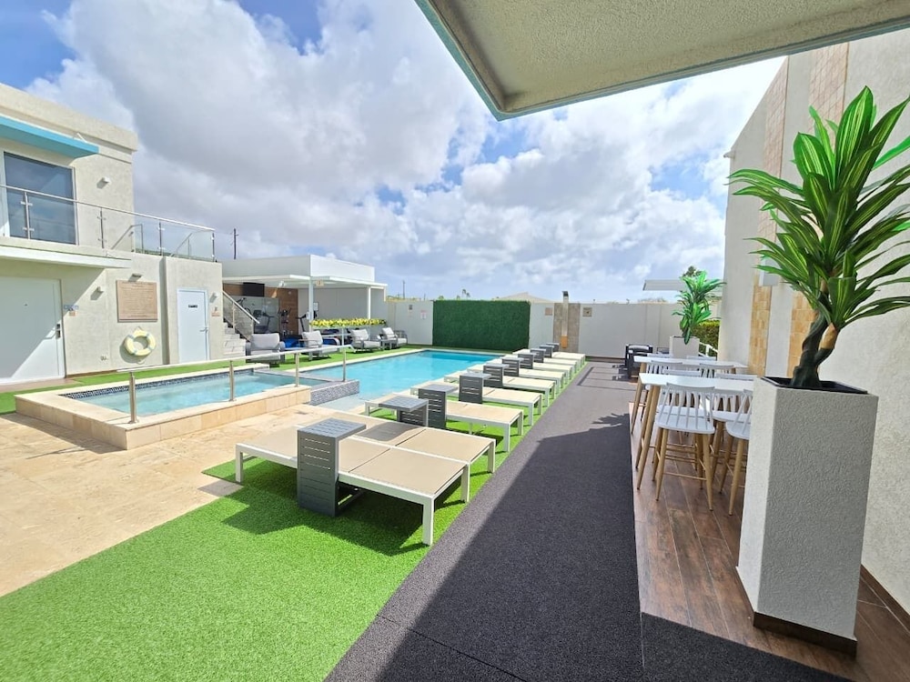 Aruba Boutique & Art Hotel, Adults Only — Swimming pool in Noord, Aruba
