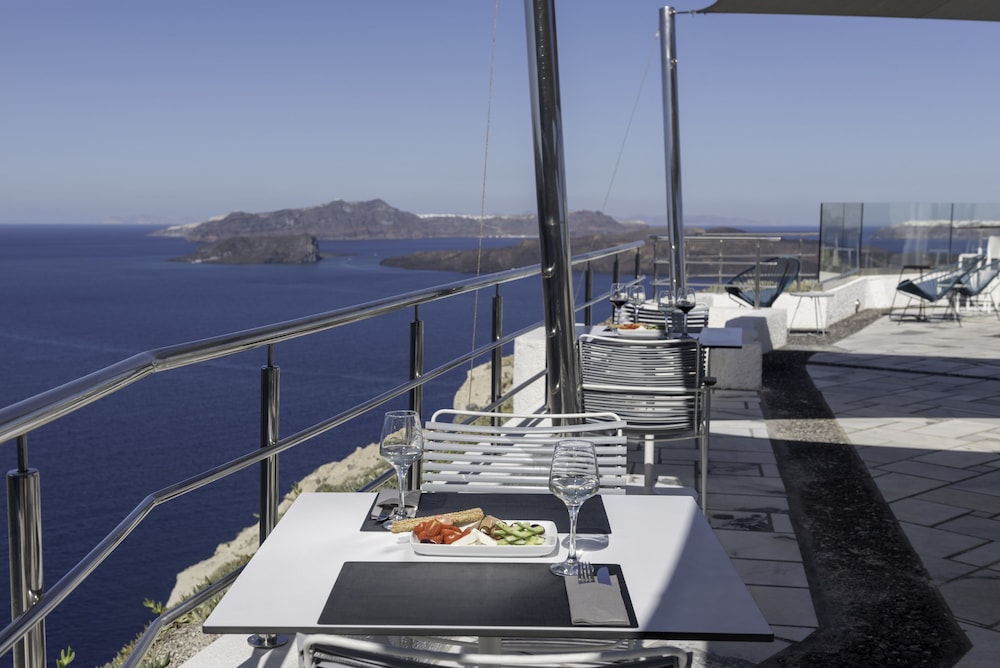 Caldera's Dolphin Suites — Restaurant & bars in Megalochori (Santorini), South Aegean