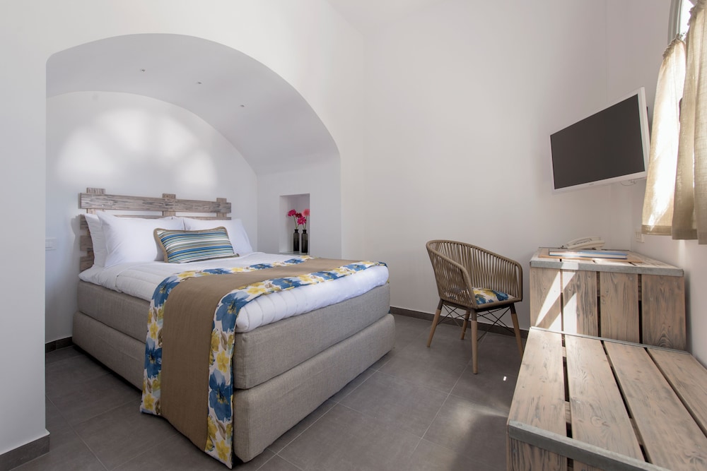 Caldera's Dolphin Suites — Hotel rooms in Megalochori (Santorini), South Aegean