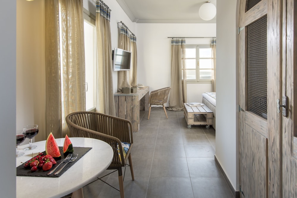 Caldera's Dolphin Suites — Hotel rooms in Megalochori (Santorini), South Aegean