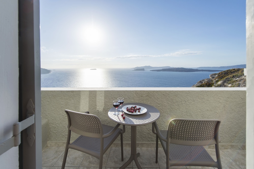Caldera's Dolphin Suites — Hotel rooms in Megalochori (Santorini), South Aegean