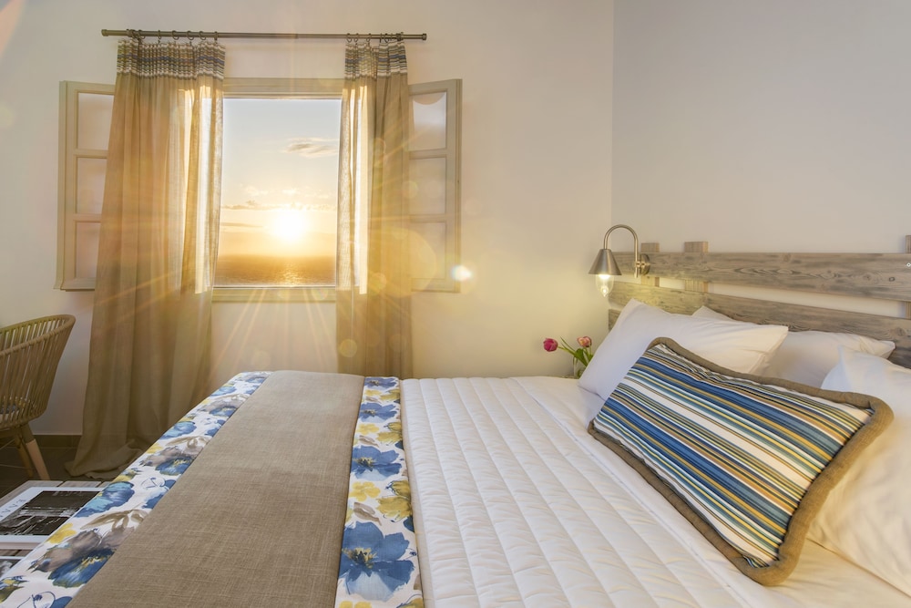 Caldera's Dolphin Suites — Hotel rooms in Megalochori (Santorini), South Aegean