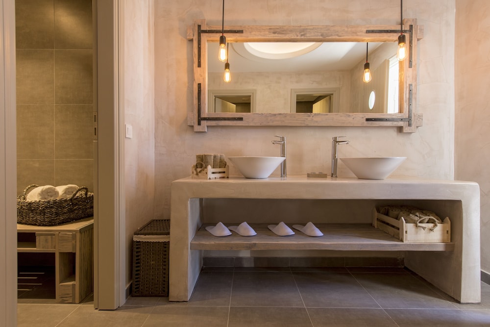 Caldera's Dolphin Suites — Hotel rooms in Megalochori (Santorini), South Aegean