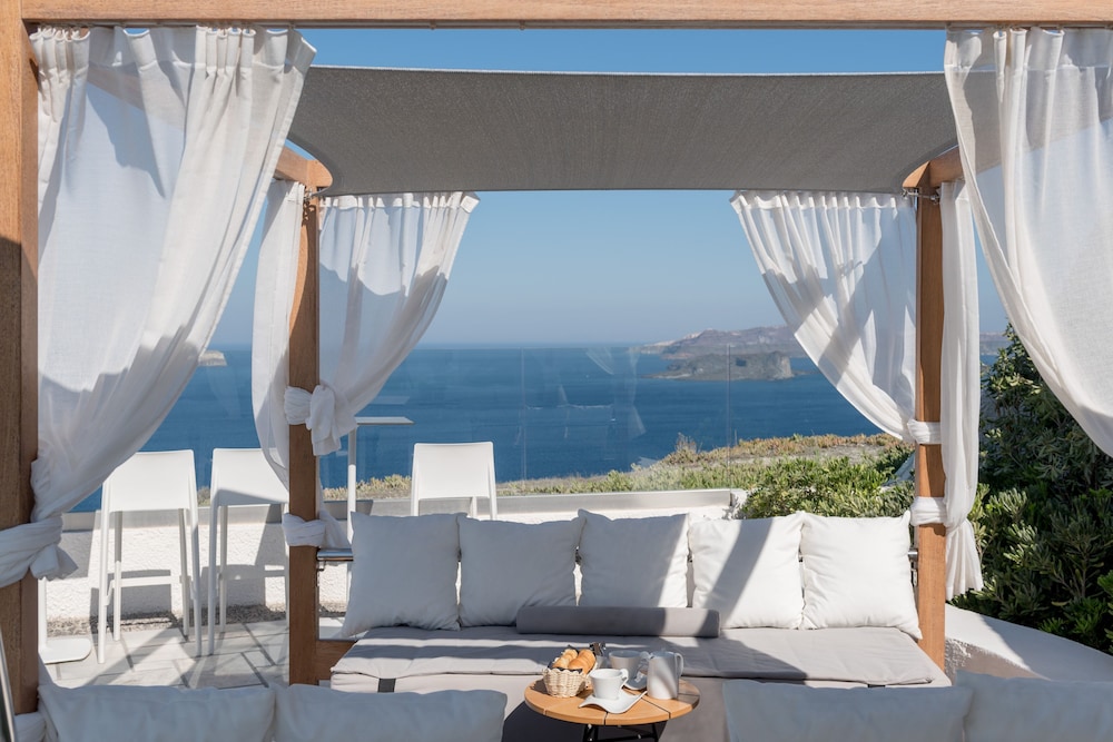 Caldera's Dolphin Suites — Restaurant & bars in Megalochori (Santorini), South Aegean