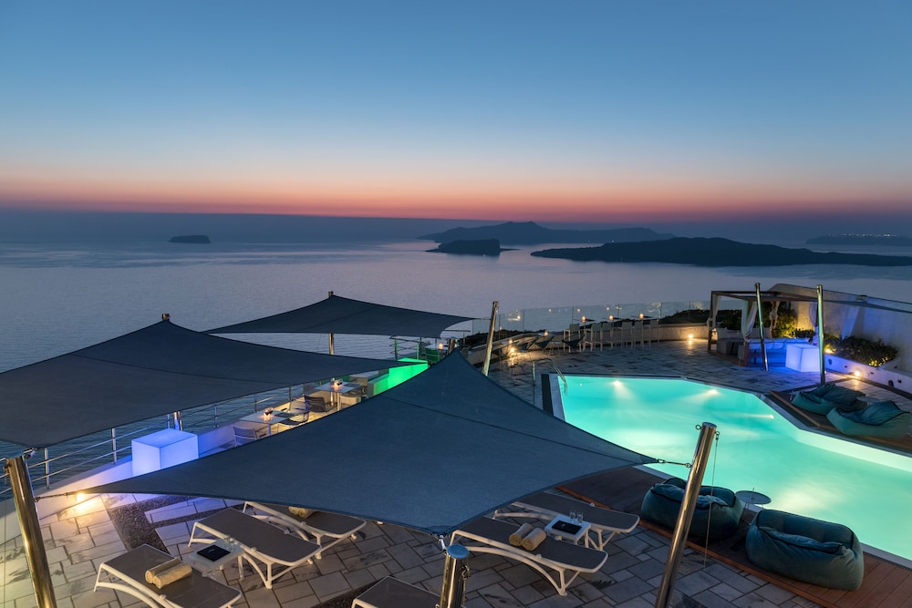 Caldera's Dolphin Suites — Swimming pool in Megalochori (Santorini), South Aegean