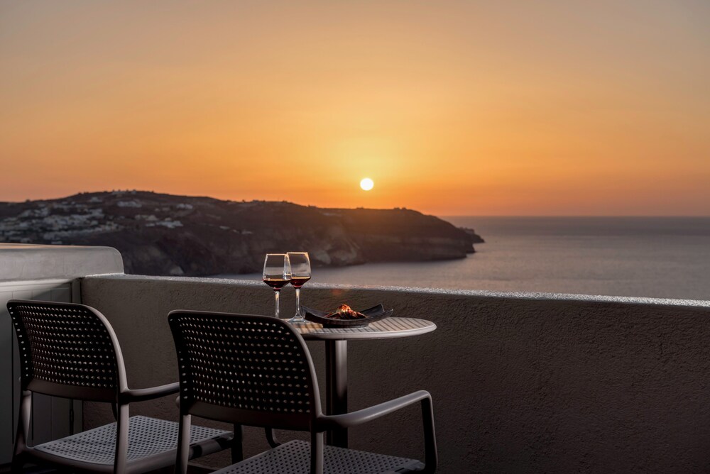 Caldera's Dolphin Suites — Restaurant & bars in Megalochori (Santorini), South Aegean