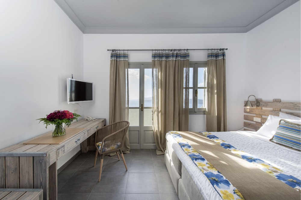 Caldera's Dolphin Suites — Hotel rooms in Megalochori (Santorini), South Aegean